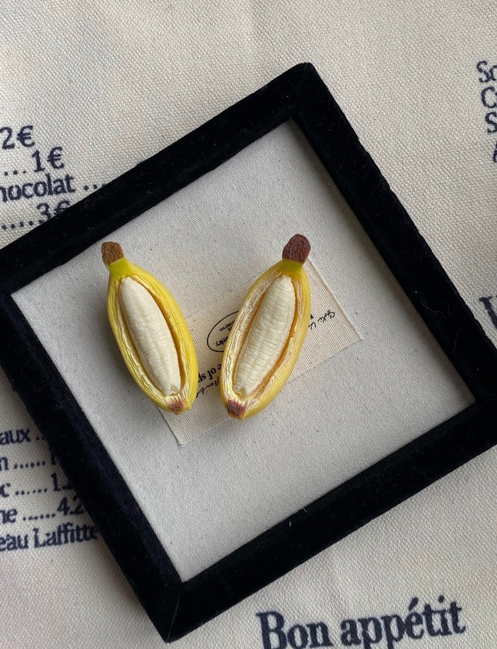 Banana keychain with detachable pulp